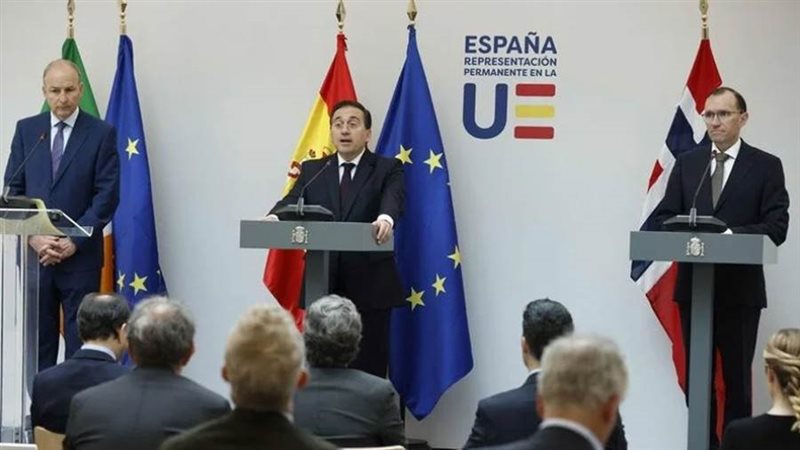 إسبانيا وأيرلندا