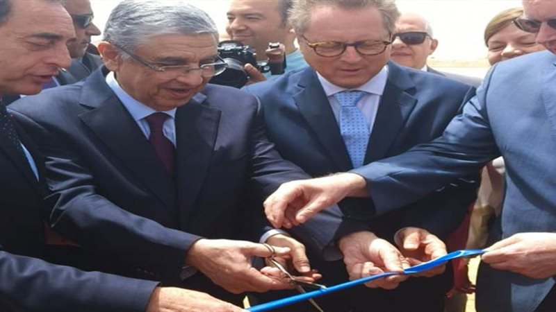 وزير الكهرباء يفتتح
