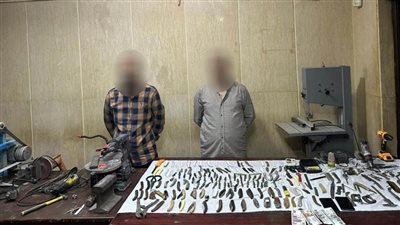 ضبط أب ونجله يديران ورشة  لتصنيع الأسلحة البيضاء  بالجيزة