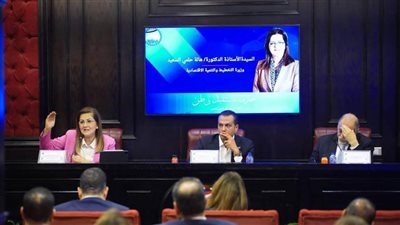 وزيرة التخطيط تستعرض في ندوة 