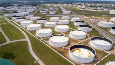 عاجل.. أسعار النفط تتراجع وسط ترقب لبيانات مخزونات الخام الأمريكية