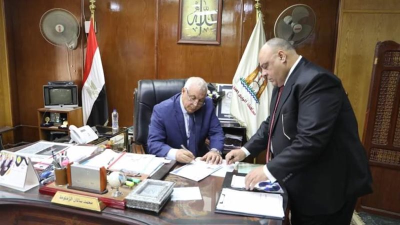 جانب من لقاء محافظ