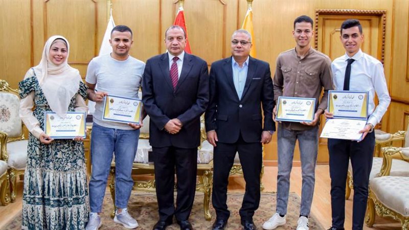 تكريم طلاب جامعة