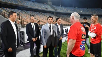 وزير الرياضة يدعم المنتخب الوطني استعدادًا لمواجهة بوركينا فاسو في تصفيات كأس العالم 