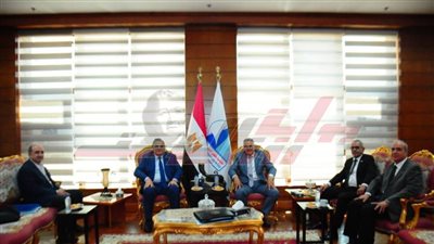 رئيس جامعة كفر الشيخ يترأس لجنة اختيار عميد كلية طب الفم والأسنان 