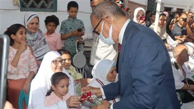 محافظ القليوبية يودع أول فوج لـ88 حاجًا قبل سفرهم لأداء مناسك الحج