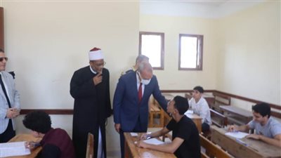 محافظ القليوبية يتفقد امتحانات الشهادة الثانوية الأزهرية في بنها