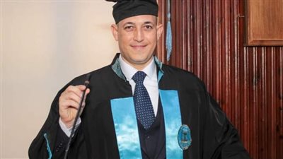 تهنئة للدكتور عمرو عبدالمعطي لحصوله على درجة الدكتوراه