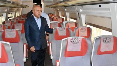 وزير النقل يجتمع بعدد من قائدي القطارات ومجلس نادي السكة