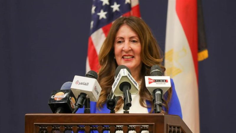 السفيرة الأمريكية