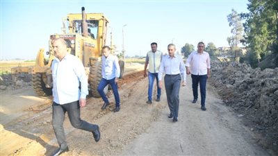 بالصور.. محافظ الغربية يتفقد أعمال محور أم القرى بطنطا