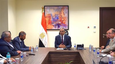 وزير الإسكان يبحث التعاون مع الاتحاد الأوروبي للاستخدام الآمن لمياه الصرف الصحي