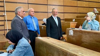 رئيس جامعة طنطا يتفقد سير امتحانات الفصل الدراسي الثاني بكلية الزراعة