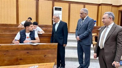 رئيس جامعة طنطا يتفقد لجان امتحانات الفصل الدراسي الثاني بكلية الهندسة