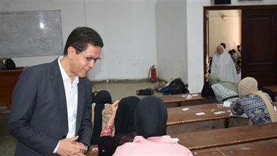 رئيس جامعة بنها يتفقد الامتحانات بكليات التربية والتمريض والحاسبات والذكاء الاصطناعي والفنون التطبيقية