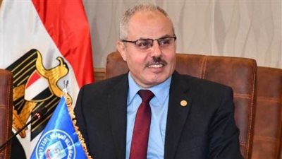 رئيس جامعة قناة السويس يشدد على الإلتزام بضوابط حسن سير العملية الامتحانات 