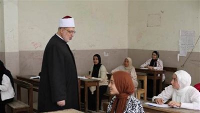وكيل الأزهر يتفقد لجان امتحانات الثانوية الأزهرية بالشرقية ويحث الطلاب على التركيز والاجتهاد
