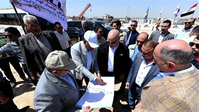 وزير الإسكان ومحافظ الإسكندرية يتفقدان الطريق الدائري للمحافظة