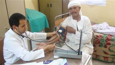 توقيع الكشف الطبي على 1804 مواطنين خلال قافلة بقرية المنشر بالشرقية