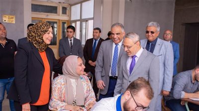 بالصور.. رئيس جامعة طنطا يتفقد امتحانات الفصل الدراسي الثاني بكلية العلوم