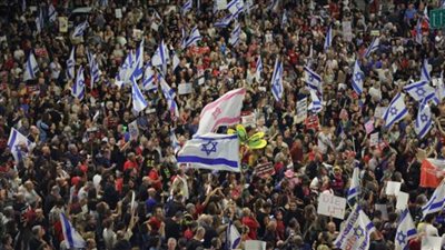 عائلات الأسرى الإسرائيليين تتعهد بالضغط من أجل صفقة لوقف النار في غزة