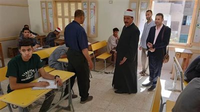 رئيس منطقة سوهاج الأزهرية يتابع امتحانات الشهادة الثانوية بعدد من المعاهد