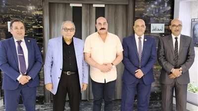 محافظ أسوان يستقبل عميد المعهد العالي للموسيقى الأسبق