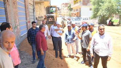 بالصور.. محافظ الغربية يتفقد مشروعات الرصف والتطوير في قطور