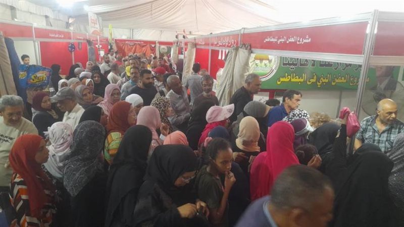 إقبال من المواطنين