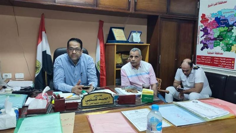 وكيل الوزارة داخل