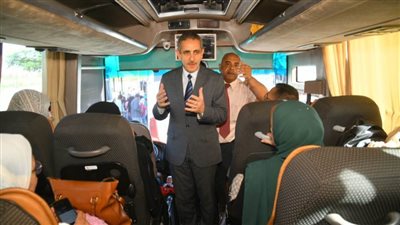 بالصور.. محافظ الغربية يودع حجاج الجمعيات الأهلية قبل سفرهم لأداء الحج