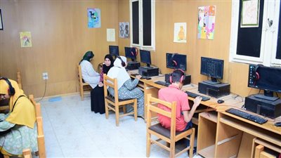 ذوو الإعاقة البصرية بكليات الآداب والألسن والحقوق يؤدون امتحانات نهاية العام إلكترونيًا