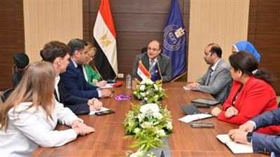 رئيس هيئة الدواء يستقبل وفد وزارة التجارة والصناعة الروسي