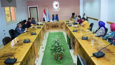 رئيس جامعة سوهاج يجتمع مع الشركة الوطنية للانتهاء من تشغيل واستلام مستشفى الجراحات التخصصية