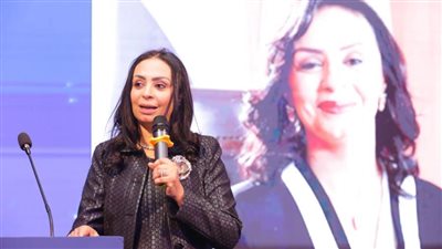 تكريم مايا مرسي بجائزة الإنجاز المؤسسي لتحقيقها إنجازات في ملف تمكين المرأة