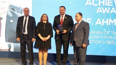 رئيس الاعتماد والرقابة الصحية يتسلم جائزة الإنجاز المؤسسي باحتفالية 