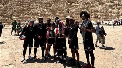 فريق كرة السلة الاستعراضي الأمريكي يزور الأهرامات