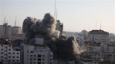 الاحتلال يدمر برجين سكنيين في مخيم البريج