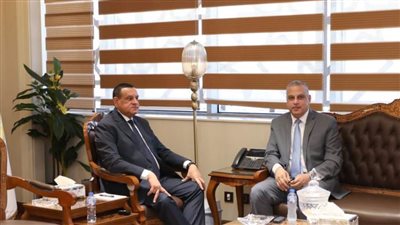 آمنة يتابع مع محافظ سوهاج الموقف التنفيذي للمشروعات التنموية والخدمية بالمحافظة