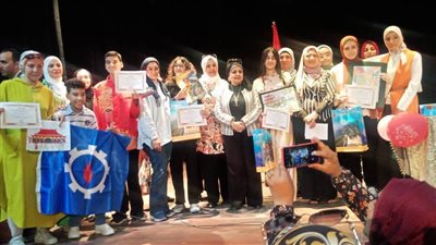 التعليم تكرم الطلاب المبدعين في التصوير و التصميمات