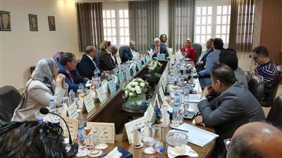 رئيس الهيئة الوطنية للصحافة يلتقي مجلس إدارة روزاليوسف