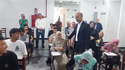 رئيس جامعة دمنهوريتابع سير الامتحانات بالكليات النظرية ويناقش مع العمداء آليات تطوير العملية التعليمية 