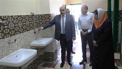 محافظ أسوان يطمئن على جاهزية المدارس والاستراحات لاستقبال ماراثون امتحانات الثانوية العامة