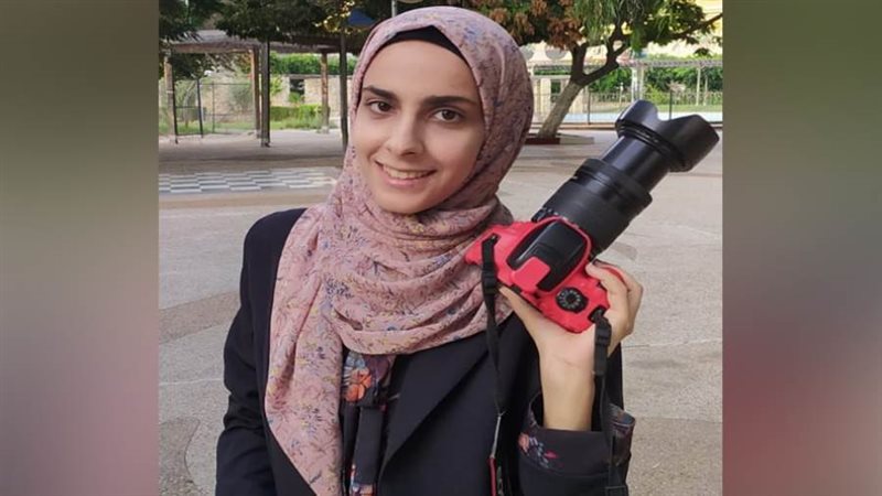 الصحفية علا دحدوح