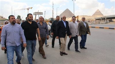 محافظ الجيزة يوجه بمتابعة أعمال تطوير المحاور المرورية المحيطة بالمتحف المصري الكبير
