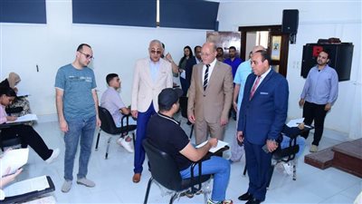١٠٠٠ طالب وطالبة يؤدون امتحانات نهاية العام بالجامعة الأهلية للتعلم الإلكتروني بسوهاج
