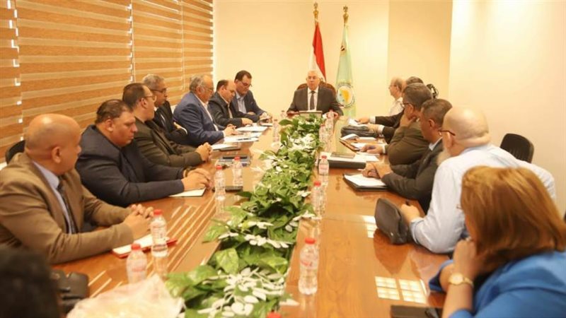 وزير الزراعة خلال