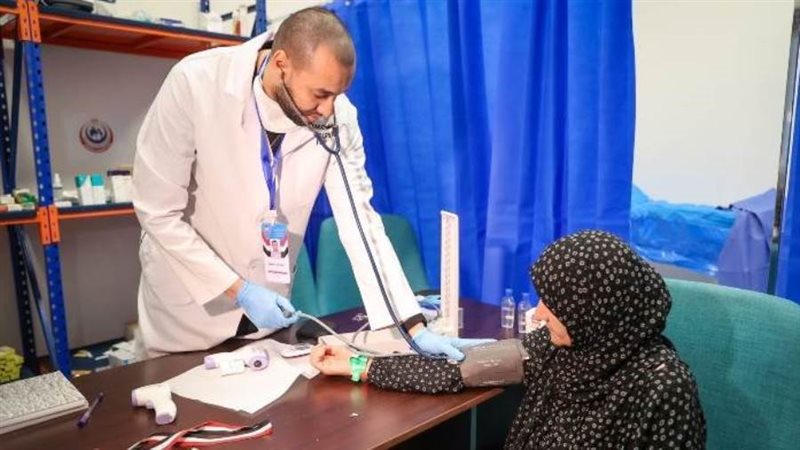 فحص إحدى الحجاج