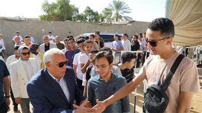 محافظ الوادي الجديد يتفقد لجان امتحانات الثانوية العامة ويلتقي الطلاب