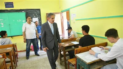 بالصور.. محافظ الغربية يتفقد امتحانات الثانوية العامة بزفتى